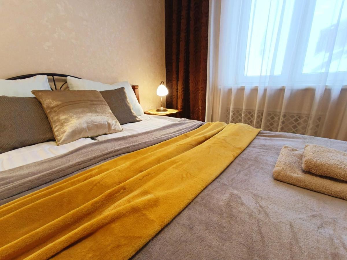 Old Town Retreat With Stunning Views 2 Bedroom Apartment Nearby The Church Of Saint Peter Riga Extérieur photo
