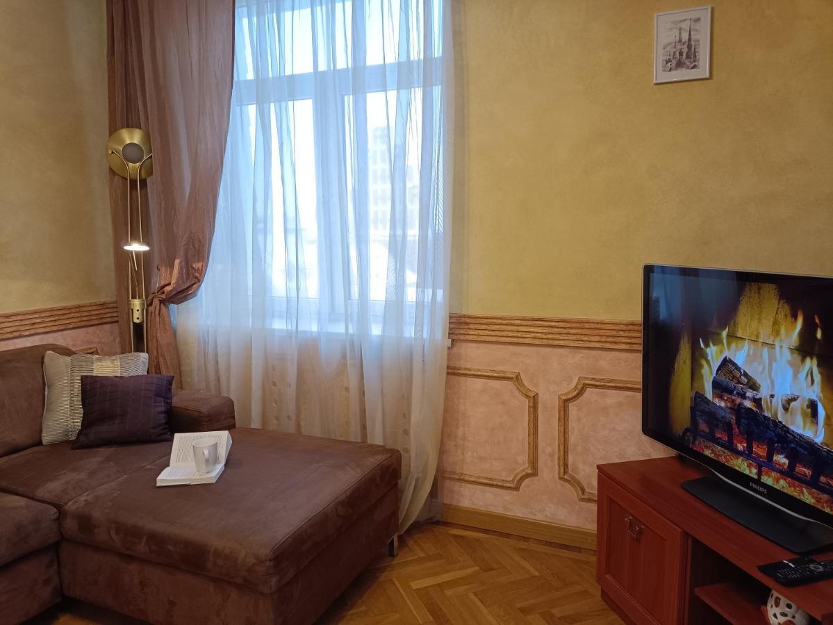 Old Town Retreat With Stunning Views 2 Bedroom Apartment Nearby The Church Of Saint Peter Riga Extérieur photo