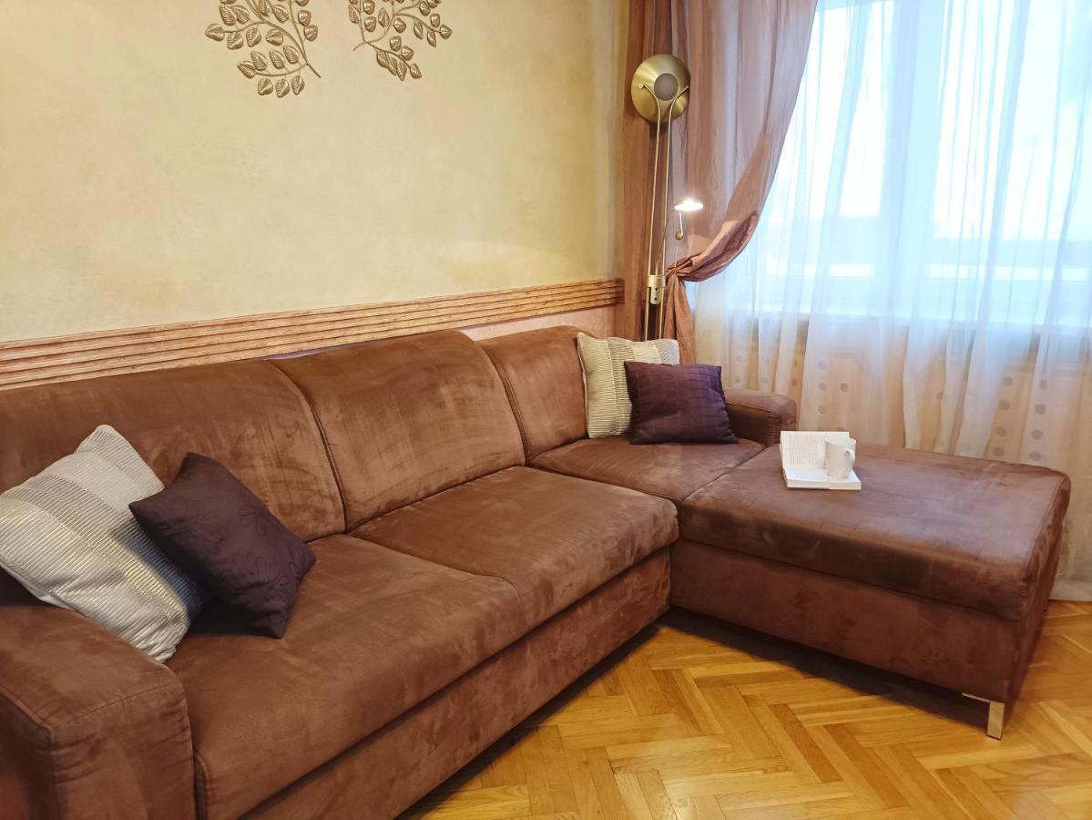 Old Town Retreat With Stunning Views 2 Bedroom Apartment Nearby The Church Of Saint Peter Riga Extérieur photo