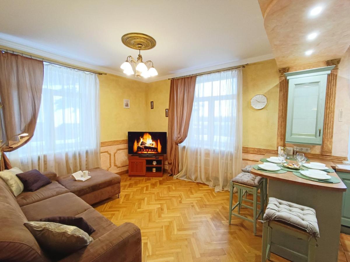 Old Town Retreat With Stunning Views 2 Bedroom Apartment Nearby The Church Of Saint Peter Riga Extérieur photo