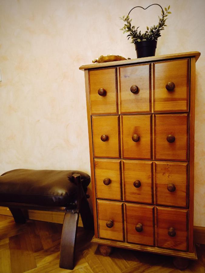 Old Town Retreat With Stunning Views 2 Bedroom Apartment Nearby The Church Of Saint Peter Riga Extérieur photo