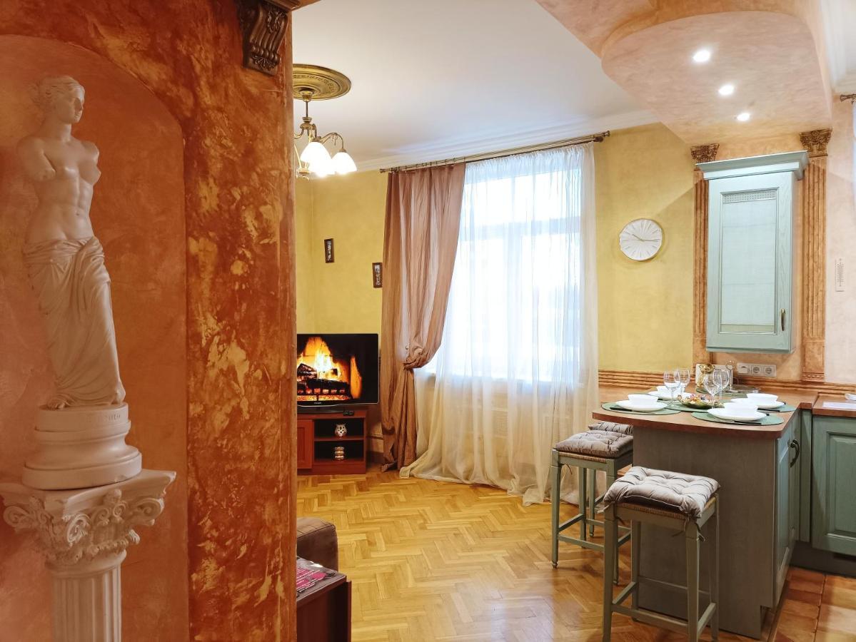 Old Town Retreat With Stunning Views 2 Bedroom Apartment Nearby The Church Of Saint Peter Riga Extérieur photo