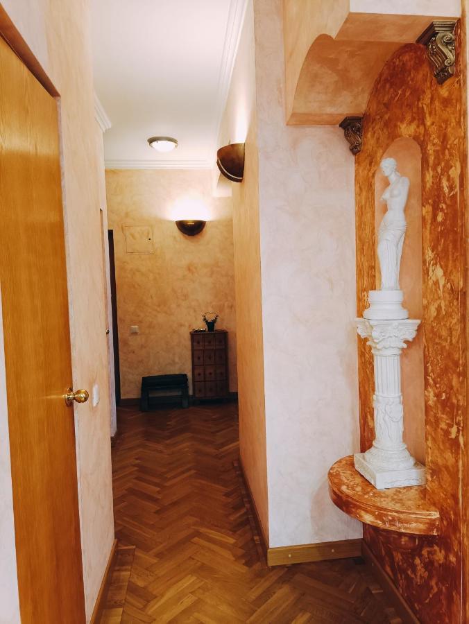 Old Town Retreat With Stunning Views 2 Bedroom Apartment Nearby The Church Of Saint Peter Riga Extérieur photo