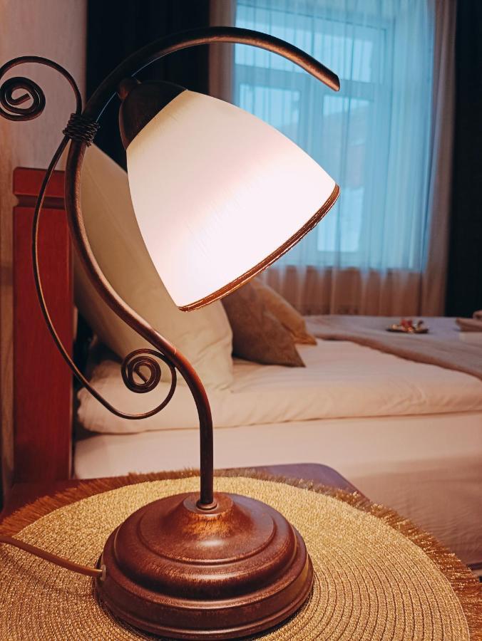 Old Town Retreat With Stunning Views 2 Bedroom Apartment Nearby The Church Of Saint Peter Riga Extérieur photo